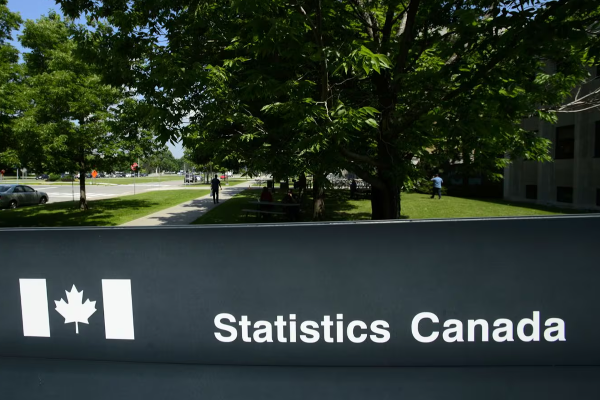 கனடாவில் வேலைவாய்ப்புக்காக காத்திருப்போருக்கான செய்தி | Job Opportunities Are Less In Canada