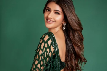 மீன் வலை சேலையில் நடிகை ஸ்ரீலீலா அழகிய போஸ்