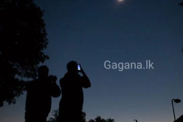 ඊයේ ලෝකයේ ප්‍රදේශ කිහිපයක් අඳුරු කළ දුර්ලභ සිදුවීම මෙන්න..රටවල් ගානකට අශුභයි..