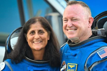 මාස 9කට පසු පෘථිවියට පැමිණි ගගනගාමී දෙපල