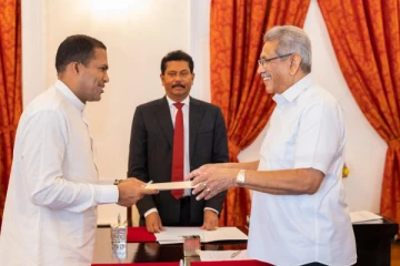 அசிங்கப்பட்டார் அமைச்சர் ஹரீன் - சமூக வலைத்தளங்களில் கொந்தளிக்கும் மக்கள்