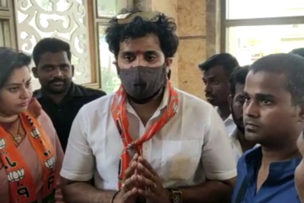 இனிமேல் வாக்கு சேகரிக்க கூப்பிடாதீங்க.. கையெடுத்து கும்பிட்டு கேட்ட நமீதா கணவர்! நடந்தது என்ன? | Call Collect Votes Namitha Husband