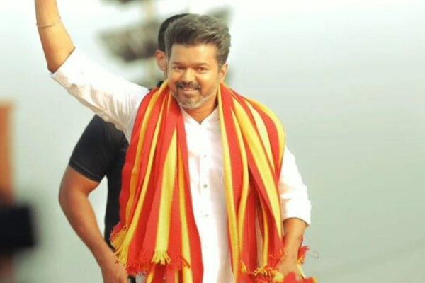 படப்பிடிப்பு தளத்தில் மாலையும் கழுத்துமாக விஜய், சங்கீதா ஜோடி.. உடன் இருந்த அஜித் மனைவி ஷாலினி | Vijay Sangeetha Unseen Shooting Spot Photo