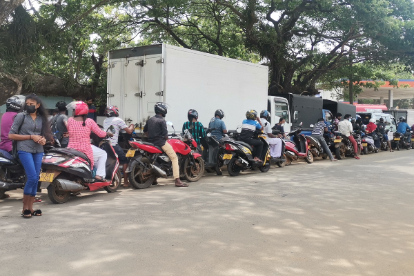 மீண்டும் எரிபொருளுக்காக நீண்ட வரிசை! | Puttalam Fuel Cooperative Society Fuel Crisisqueue