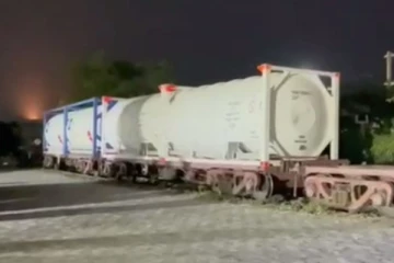 தென் மாவட்டங்களுக்கான 5வது ஆக்ஸிஜன் எக்ஸ்பிரஸ் ரயில் மதுரை வந்தடைந்தது..!