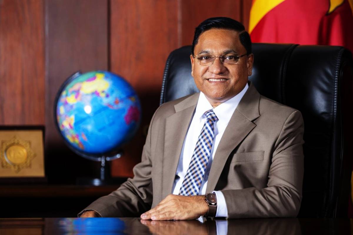 இலங்கை கடற்படையினரால் பாதுகாப்பாக மீட்கப்பட்ட ஈரானிய கப்பல்...! | Sri Lanka Navy Rescues 35 From Iranian Ship இலங்கை கடற்படையினரால் பாதுகாப்பாக மீட்கப்பட்ட ஈரானிய கப்பல்...! | Sri Lanka Navy Rescues 35 From Iranian Ship