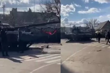 ரஷ்ய பீரங்கிகளை துணிந்து தடுத்து நிறுத்தும் உக்ரைனிய மக்கள்! வைரலாகும் காட்சி