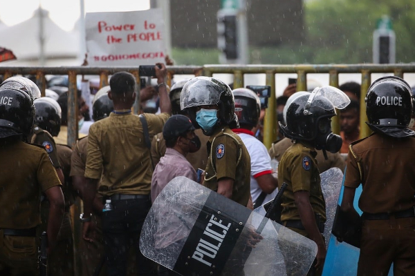 சட்டம் ஒழுங்கை பாதுகாப்பது அரச பயங்கரவாதம் அல்ல: பிரசன்ன ரணதுங்க ஆதங்கம் | Terrarism சட்டம் ஒழுங்கை பாதுகாப்பது அரச பயங்கரவாதம் அல்ல: பிரசன்ன ரணதுங்க ஆதங்கம் | Terrarism