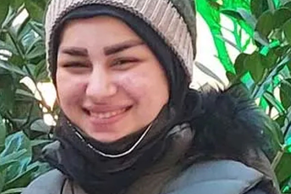 இளம் மனைவியின் வெட்டிய  தலையுடன் வீதியுலா வந்த நபர்; பெரும்  அதிர்ச்சியை ஏற்படுத்திய சம்பவம் | Street With The Young Wife S Severed Head