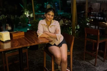 மருமகள் சீரியல் நடிகை கேப்ரியல்லா சார்ல்டனின் ஷார்ட் டிரெஸ் போட்டோஸ்..