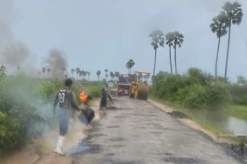 யாழில் 5.4 மில்லியன் ரூபாய் ஒதுக்கீட்டில் வீதியின் புனரமைப்பு பணிகள் ஆரம்பம்(Photos)