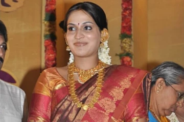 தனுஷை விட்டு பிரிந்த ஐஸ்வர்யா ரஜினிகாந்த் வீட்டில் 60 சவரன் நகைகள் திருட்டு.. அட கொடுமையே