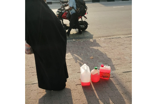 மண்ணெண்ணெய் வாங்க சென்ற 60 வயது தாய்க்கு ஏற்பட்ட நிலை! கலங்க வைத்த சம்பவம் | 60 Year Old Mother Struggles Kerosene Sri Lanka மண்ணெண்ணெய் வாங்க சென்ற 60 வயது தாய்க்கு ஏற்பட்ட நிலை! கலங்க வைத்த சம்பவம் | 60 Year Old Mother Struggles Kerosene Sri Lanka