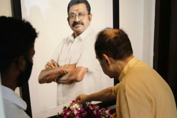 ஆறுமுகன் தொண்டானின்  உருவப்படத்திற்கு மலர்தூவி நினைவு கூர்ந்த இந்திய முக்கியஸ்தர்