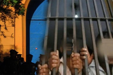 யாழில் குண்டு வீசித் தாக்குதல் நடத்திய ஆறு இளைஞர்கள் கைது!