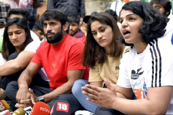 இனி போராட்டம் நீதிமன்றத்தில் தொடரும்: மல்யுத்த வீரர்கள் கருத்து | No More Street Protestscontinue In Court இனி போராட்டம் நீதிமன்றத்தில் தொடரும்: மல்யுத்த வீரர்கள் கருத்து | No More Street Protestscontinue In Court