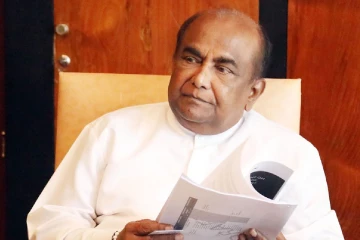 හිටපු කථානායක මහින්ද යාපා අබේවර්ධනගෙන් නිවේදනයක් - වාහන නවයක් භාවිතා කරපු කතාවේ ඇත්ත නැත්ත හේතුත් එක්කම කියයි