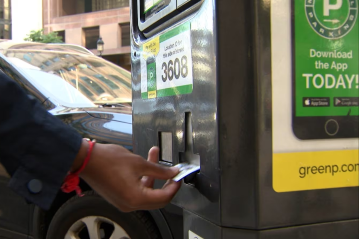 டொராண்டோ மக்களுக்கு விடுக்கப்பட்டுள்ள எச்சரிக்கை | Scammers Appear To Be Affixing Fake Qr Codes