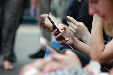 ஒரே ஒரு வாட்ஸ்அப் வீடியோவால் அதுவரையான மொத்த சேமிப்பையும் இழந்த சுவிஸ் இளைஞர்: எச்சரிக்கை செய்தி