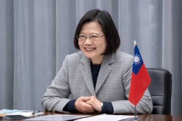 உக்ரேனுக்காக தனது சம்பளத்தை வழங்க முன்வந்த  ஜனாதிபதி! எந்த நாடு தெரியுமா?