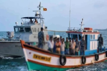 இந்திய மீனவர்கள் மன்னாரில் கைது! படகும் பறிமுதல்