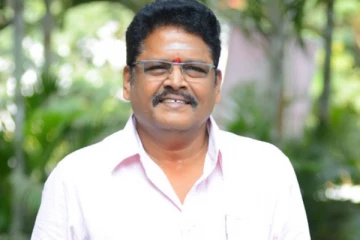 இயக்குனர் கே.எஸ். ரவிக்குமாரின் மனைவி, மகளை பார்த்துள்ளீர்களா.. அழகிய புகைப்படம்