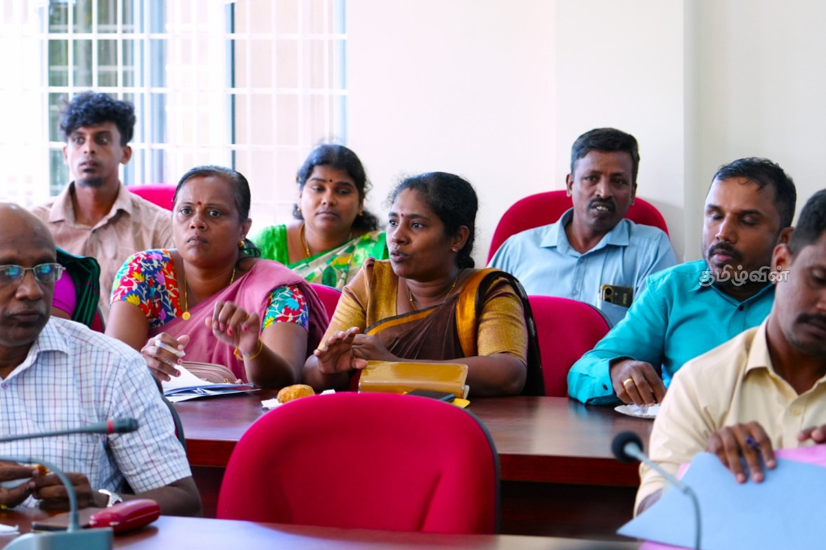 17 வருடங்களாகியும் நீதி கிடைக்காமல் அவதியுறும் முல்லைத்தீவு மக்கள் - அதிகாரிகளுக்கு ஆளுநர் விசேட வேண்டுகோள் | Land Issue Of People Of Mullaitivu Not Resolved 17 வருடங்களாகியும் நீதி கிடைக்காமல் அவதியுறும் முல்லைத்தீவு மக்கள் - அதிகாரிகளுக்கு ஆளுநர் விசேட வேண்டுகோள் | Land Issue Of People Of Mullaitivu Not Resolved