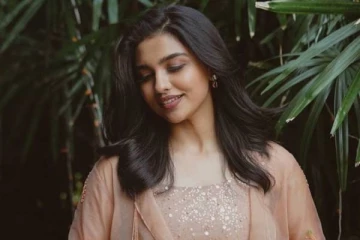 இரவு முழுவதும் அந்த காட்சிக்காக.. மனம் திறந்த ரசிகர்கள் கனவுக்கன்னி மமிதா!