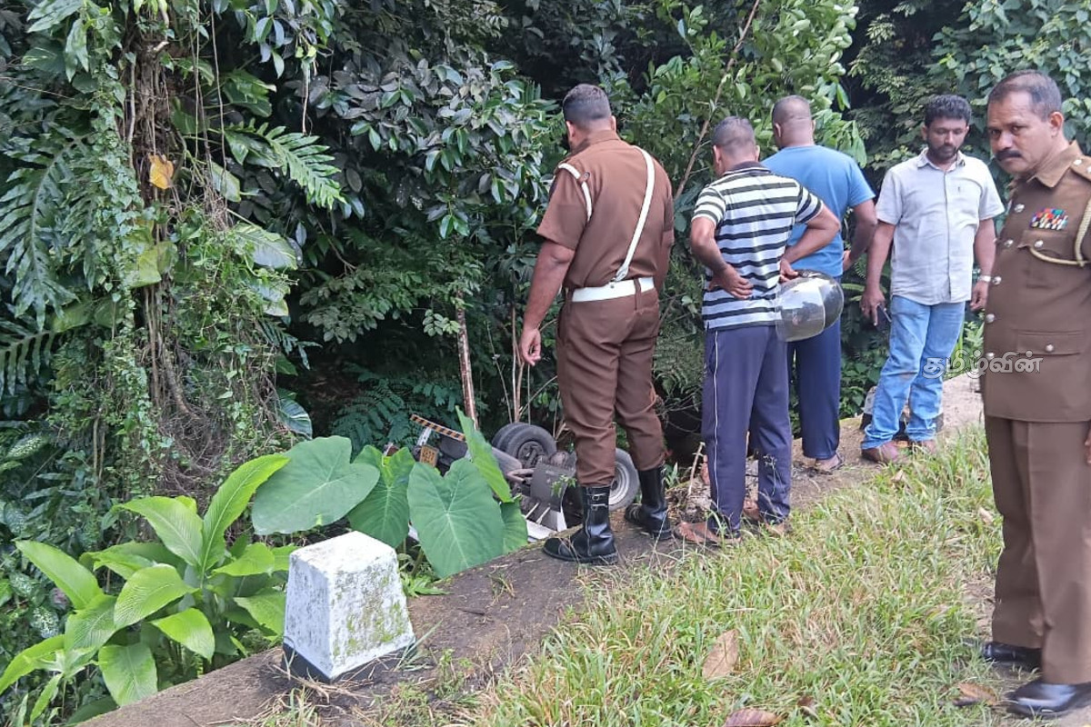 நுவரெலியா நோக்கிச் பயணித்த லொறி விபத்து : மூவர் காயம் | Lorry Accident Route Nuwara Eliya Three Injured