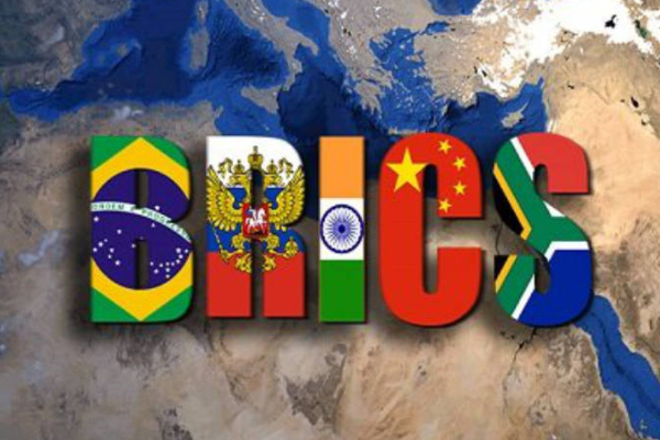 யு.எஸ் தாக்குதல் எதிரொலி! தென்னாபிரிக்காவில் நிலைக்கொண்டுள்ள பிரிக்ஸ் போர் கப்பல்கள் | Us Attack On South American Countrys South Africa