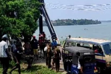 ගමක්ම බිය වද්දමින් පාලමක් යටින් මතු වූ දේ...(VIDEO)