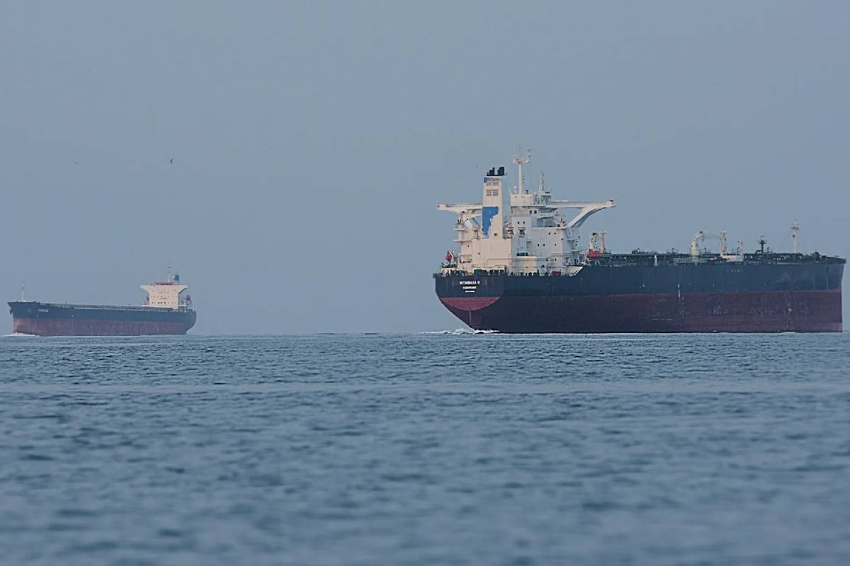 மத்திய கிழக்கில் வெடிக்கும் பதற்றத்திற்கு மத்தியில் இலங்கைக்கு வரும் எண்ணெய் கப்பல் | Oil Tanker To Arrive In The Country This Afternoon