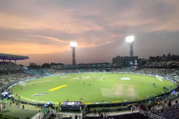 சர்வதேச கிரிக்கெட் மைதானத்தில் தூக்கில் தொங்கியபடி இளைஞரின் உடல் மீட்பு