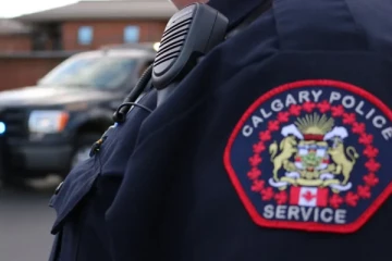 கல்கரியில் புர்கா அணிந்திருந்த தாயாரை அருவருப்பாக திட்டிய நபர்