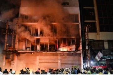 பங்களாதேஷில் பற்றி எரியும் ஊடக நிறுவனங்கள்!