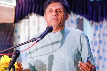 புத்திஜீவிகளே,நாட்டை விட்டு வெளியேறாதீர்கள் - ஒன்றிணைந்து நாட்டைக் கட்டியெழுப்புவோம் - சஜித்