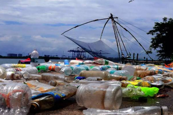 புத்தளத்தில் கரையொதுங்கும் கழிவுப் பொருட்கள்! | Waste Products Washed Ashore In Puttalam