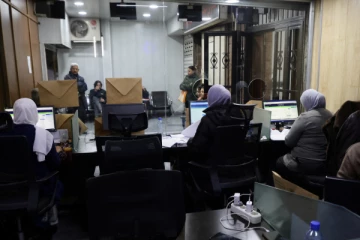 சிரியாவில் பொதுத் துறையில் ஊழியர்களை பணி நீக்கும் ஆட்சியாளர்கள்