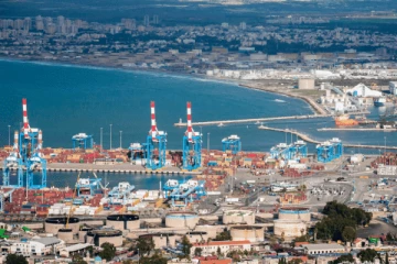 மிகப்பெரிய துறைமுகத்தை வாங்கிய அதானி - என்ன காரணம்!