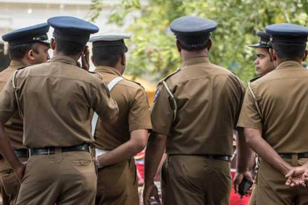 கொழும்பு பகுதியில் 5 சீனப் பிரஜைகள் அதிரடி கைது! சிக்கிய பொருட்கள் | Dehiwala Internet Loan 5 Chinese Nationals Arrest