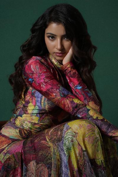 தெய்வ திருமகள் சாரா அர்ஜுனா இது? மாடர்ன் உடையில் கலக்கல் புகைப்படம் | Deiva Thirumagal Sara Arjun Latest Photos Viral