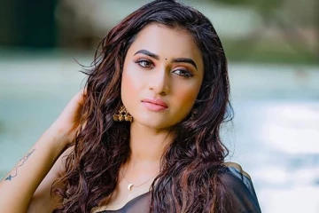 அந்த இடத்தில் இப்படியா! வெளிச்சம்போட்டு காட்டிய சீரியல் நடிகை ஜனனி..