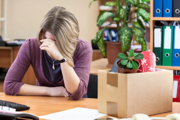 40 நிமிடங்கள் முன்பாக அலுவலகம் சென்ற பெண் பணி நீக்கம்! | Woman Fired For Leaving Office 40 Minutes Early 40 நிமிடங்கள் முன்பாக அலுவலகம் சென்ற பெண் பணி நீக்கம்! | Woman Fired For Leaving Office 40 Minutes Early