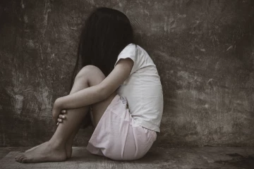 පෙම්වතිය බෙදාගන්න පොලිසියට ආව පෙම්වතුන් දෙදෙනාට මුහුණ දීමට සිදු වූ අනපේක්ෂිත සිදුවීම..