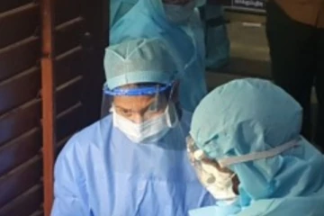 கவச உடையுடன் வந்து கடமையாற்றிய கனிமொழி