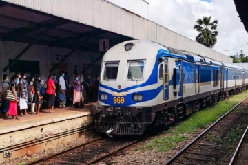 மலையக புகையிரத சேவை பாதிப்பு - எடுக்கப்பட்ட மாற்று நடவடிக்கை