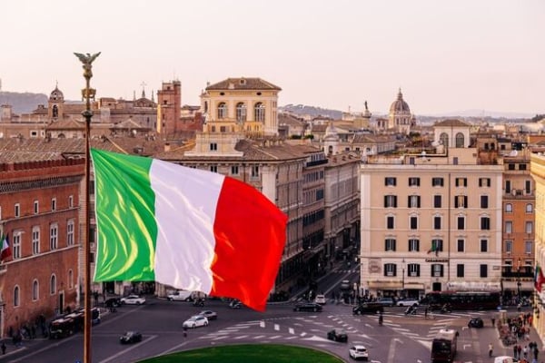 ஐரோப்பா அனுப்புவதாக பாரிய நிதி மோசடி - நபரை தேடும் பொலிஸார் | Italy Job Scam 3 750 000Rs Cheated