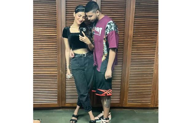 கமலின் மகள் ஸ்ருதிஹாசனுக்கு திருமணம் முடிந்துவிட்டதா? காதலனால் வெளியே கசிந்த உண்மை | Shruti Haasan With Shantanu Open Talk Relationship