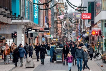 இனி முகக் கவசம்.. சமூக இடைவெளி தேவையில்லை! உலக நாடுகளை திரும்பி பார்க்க வைத்த பிரபல நாடு