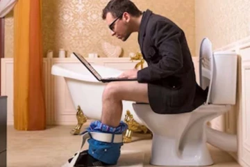 6 மணி நேரத்தை கழிவறையில் கழித்த ஊழியர்! காரணம் என்ன?